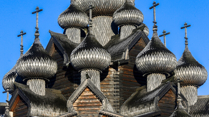 What do the ‘onion’ domes of Russian churches signify?