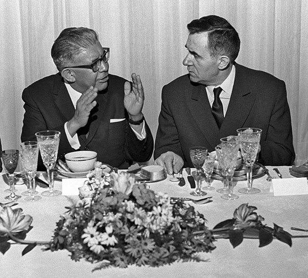 Antonio Carrillo Flores (a la izquierda), con el ministro de Exteriores de la URSS, Andréi Gromiko, en Moscú, en 1968.