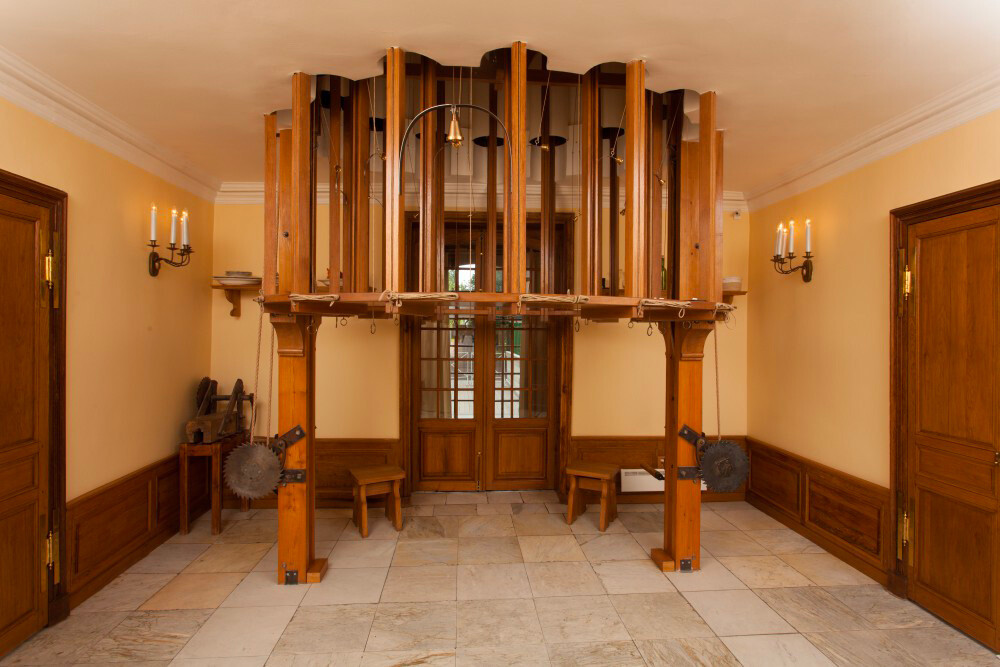 The elevator as seen from the first floor of the Hermitage pavilion