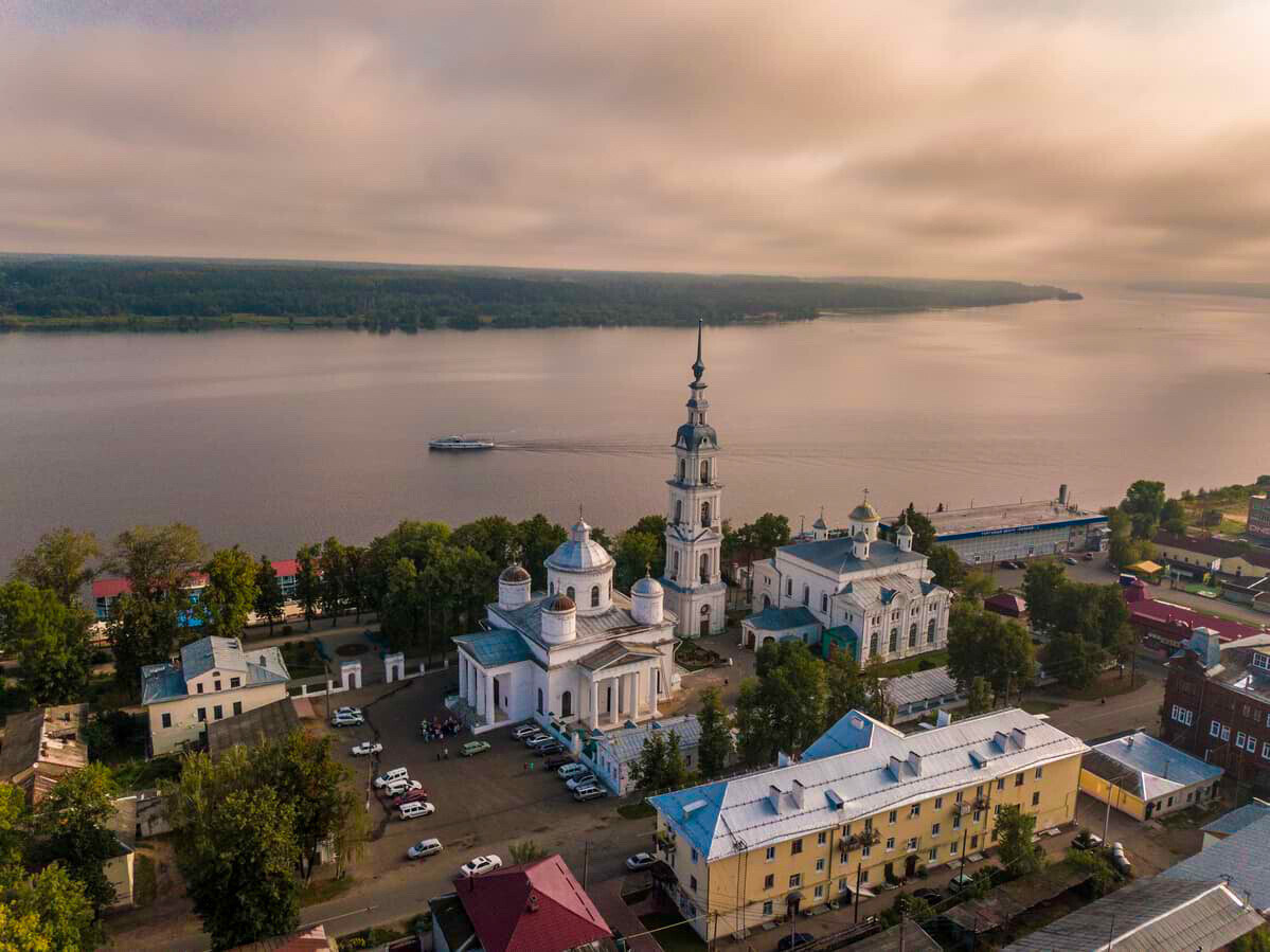 Tanggul Sungai Volga di Kineshma.