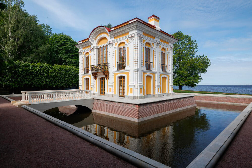 Pavilhão Hermitage em Peterhof.