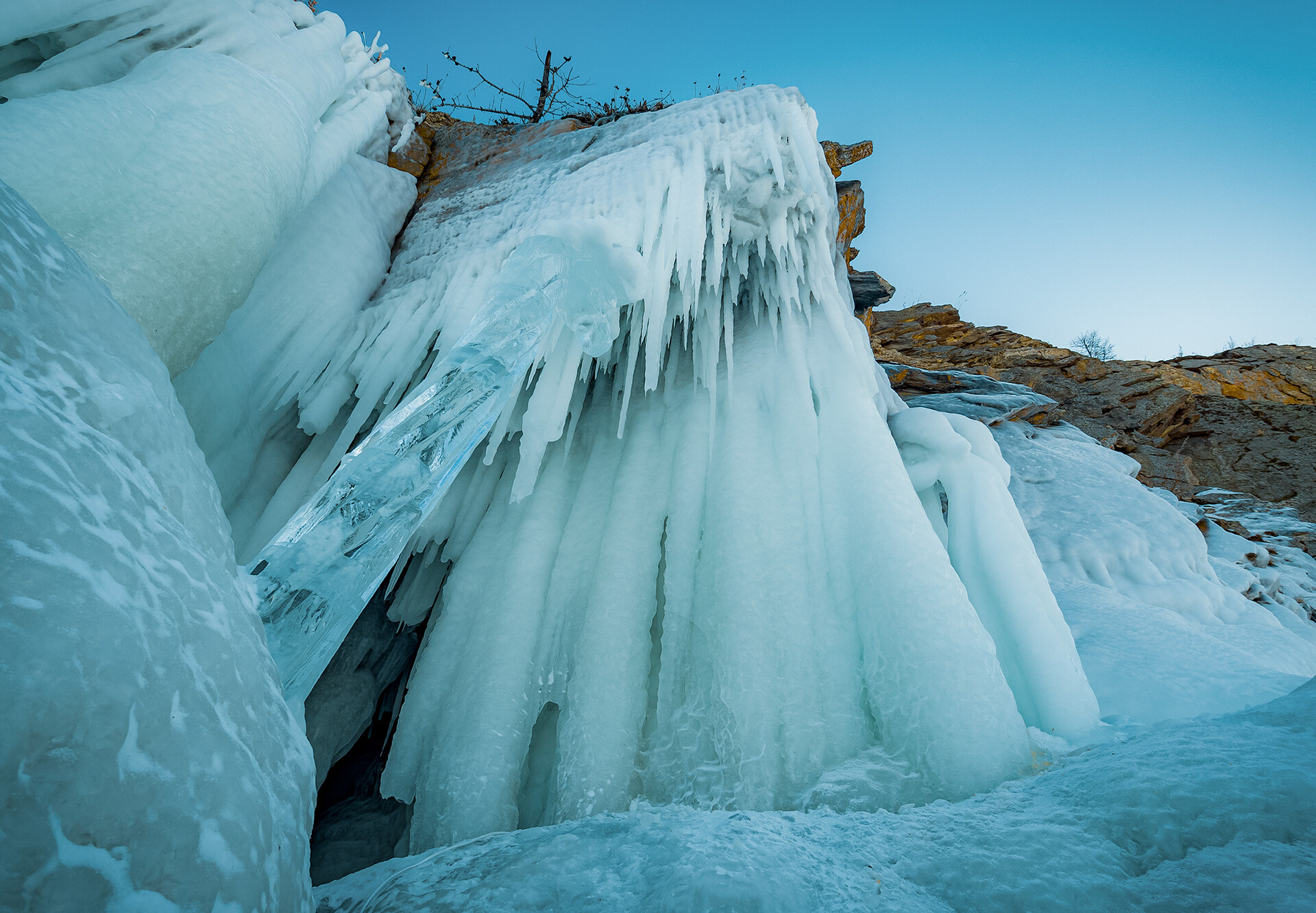 Ice masterpieces on Lake Baikal that will soon vanish (PHOTOS) - Russia ...