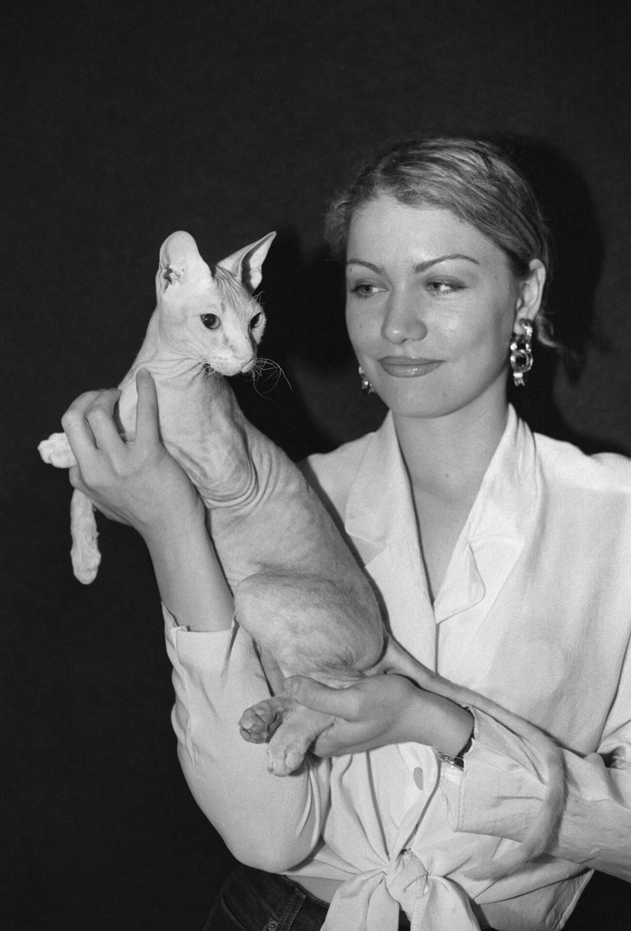 Breeder Margarita Abramova and her cat of unique Don Sphynx. April 4, 1995