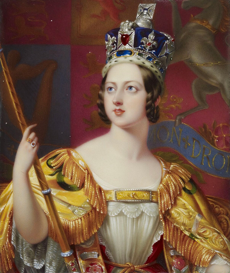 Коронационный портрет королевы Виктории, художник Джордж Хейтер. Королева изображена с причёской «а ля Клотильда»
