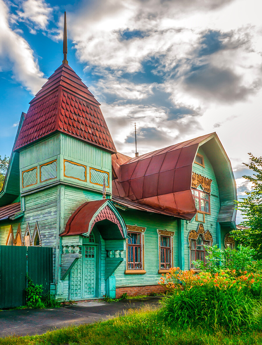 House with Mermaids in Gorokhovets