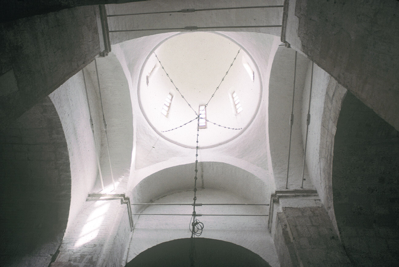 Catedral de la Imagen Milagrosa del Salvador. Bóveda bajo la cúpula. 2 de junio de 1992