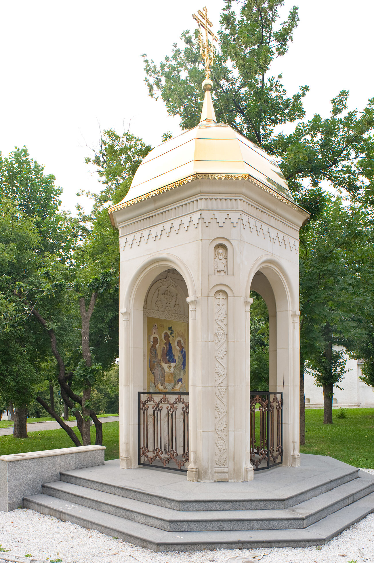 Capilla de la Trinidad, dedicada al icono de la Trinidad del Antiguo Testamento de Andréi Rubliov. 14 de julio de 2013