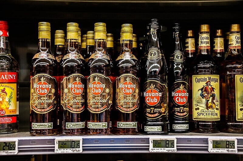 Rum Havana Club, um dos mais famosos produzidos por Ronera Cárdenas.
