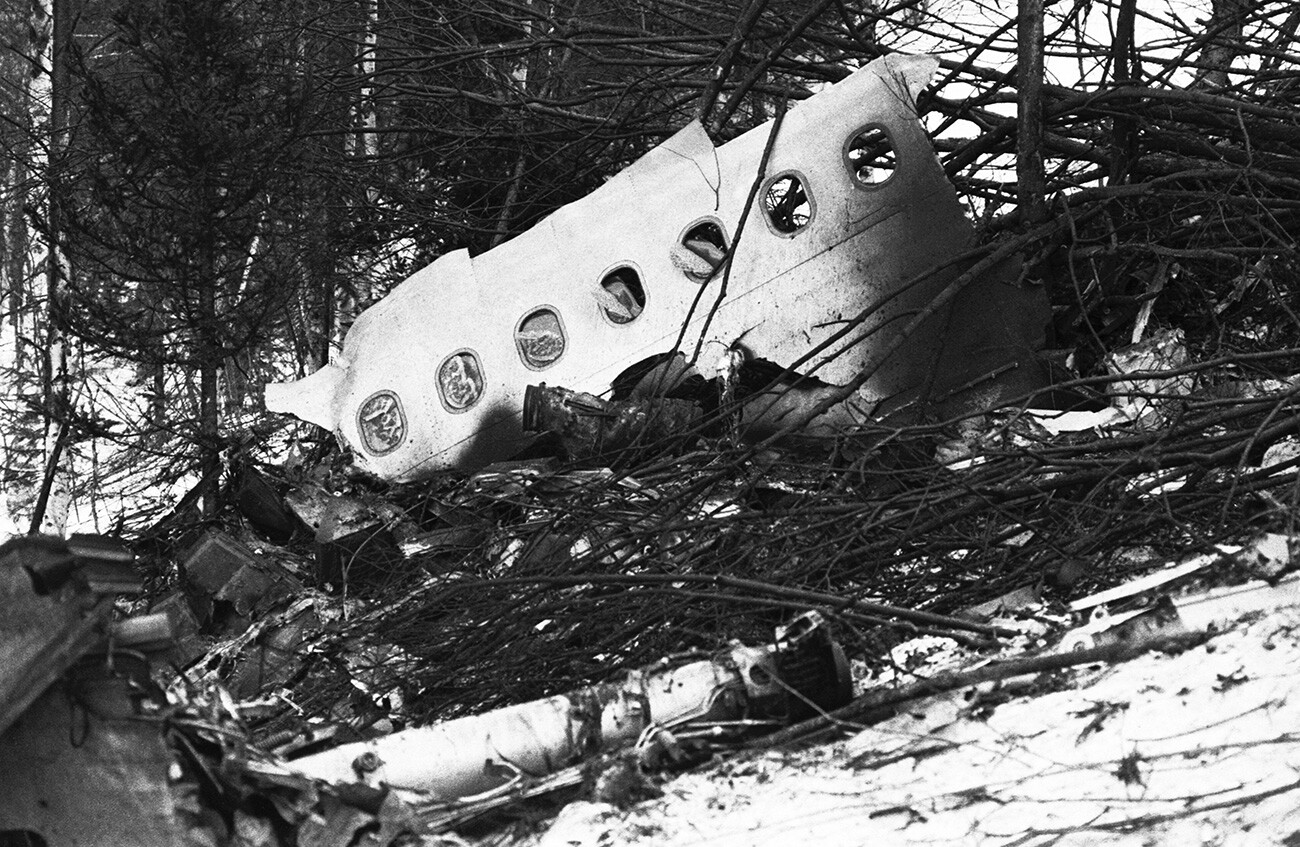 Región de Kémerovo. Mezhduréchensk. Restos del avión en el lugar del accidente en la ladera norte del Kuznetski Alatau , 23 de marzo de 1994. 