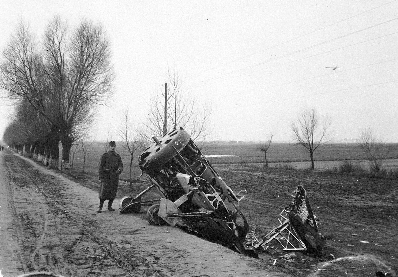 Ein 1941 abgeschossenes I-16-Jagdflugzeug.
