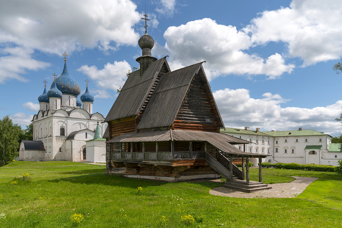 La Iglesia de madera de San Nicolás (del pueblo de Glótovo) fue trasladada al territorio del Kremlin de Súzdal, en la región de Vladimir, Rusia.