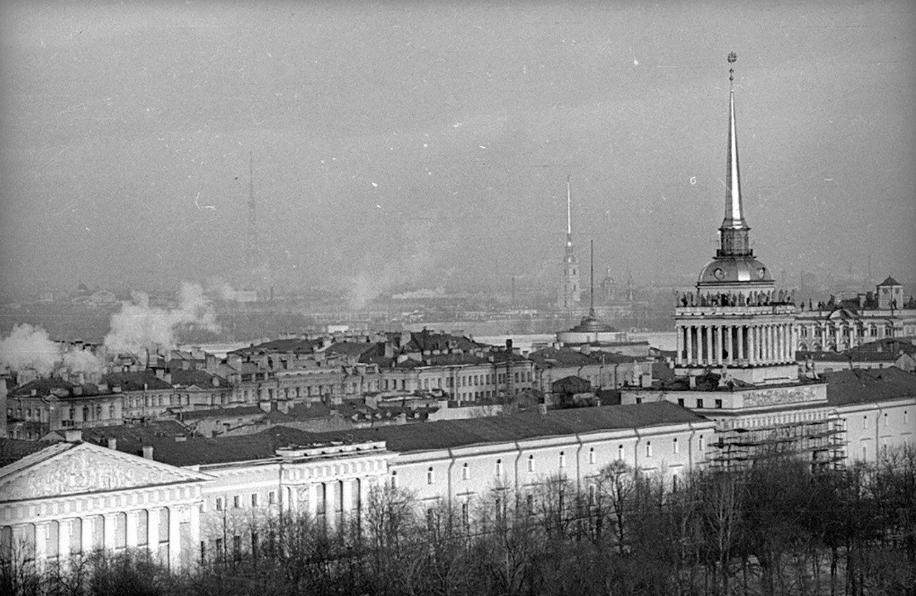 Leningrado desde la altura de la catedral de San Isaac.