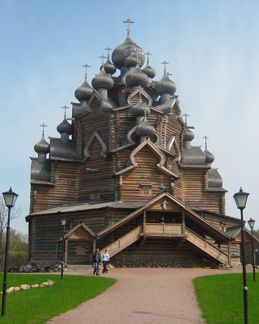 Igreja da Intercessão da Virgem Maria no Parque Florestal Nevski.