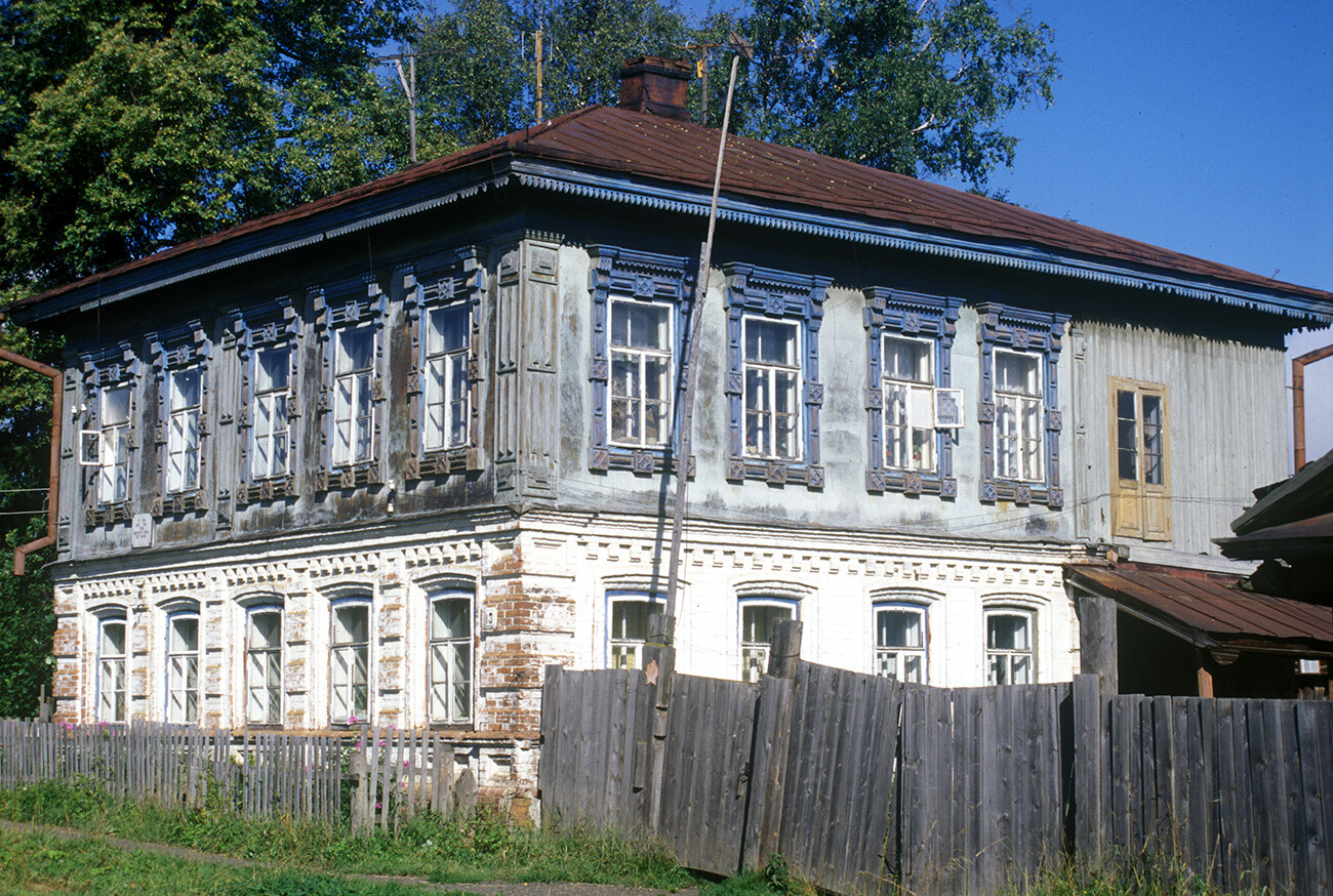 Yaborov house, Volodarsky Street 13. August 13, 2000