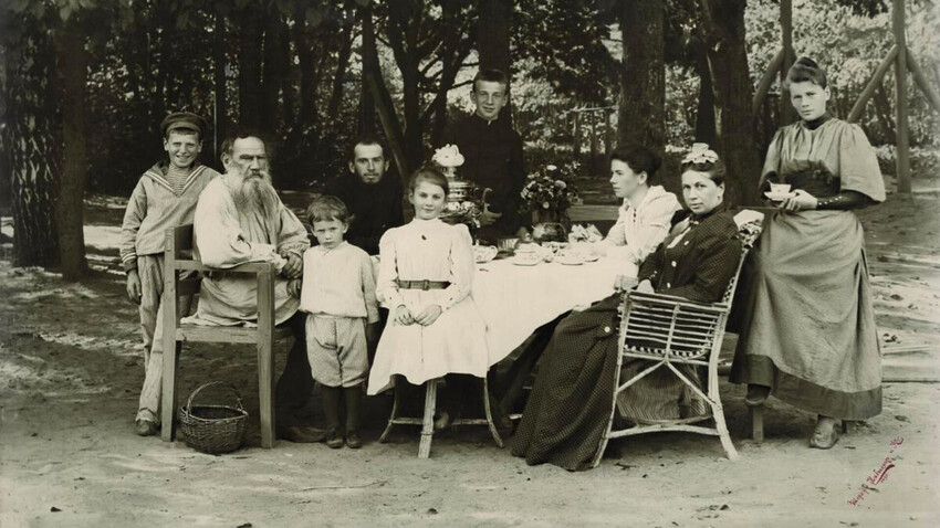 Tolstoy family in Yasnaya Polyana estate