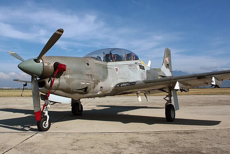 Avião de treinamento venezuelano Embraer AT-27 Tucano.