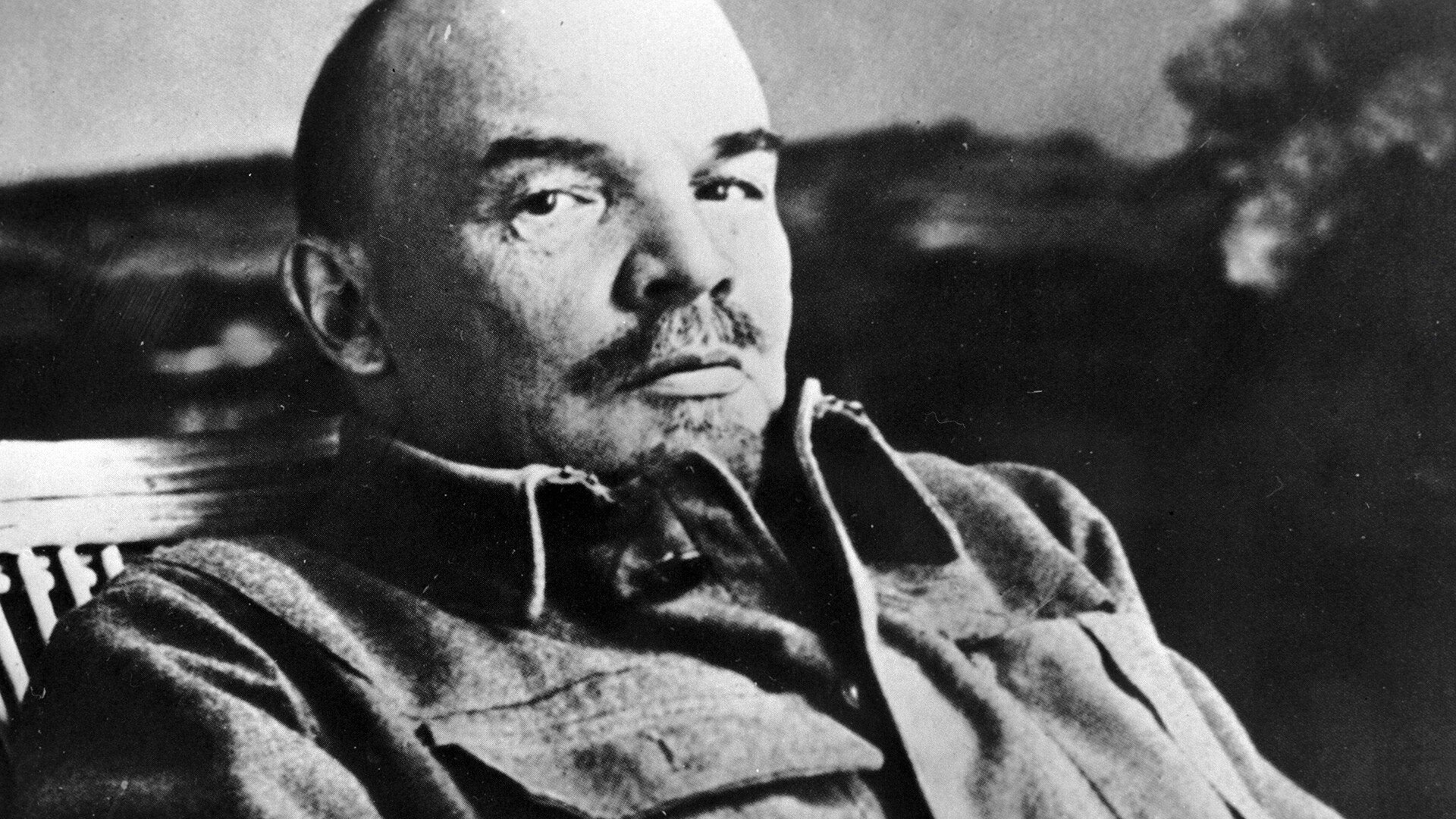 Vladimir Lenin en su despacho de Gorki. Fragmento de una fotografía tomada a principios de agosto de 1922.

