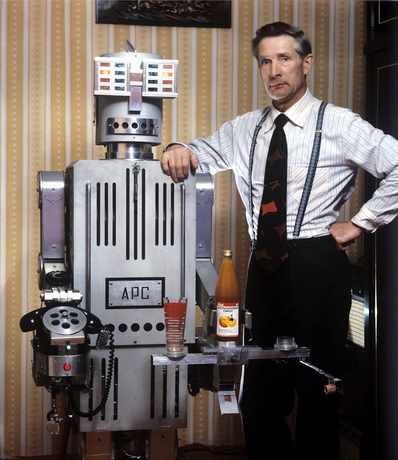 Boris Gríchin foi o criador da secretária robô automática ARS.
