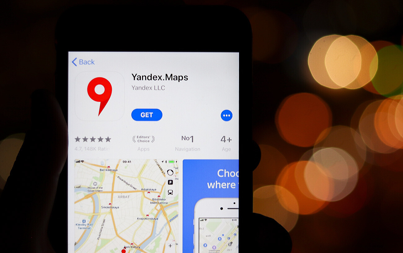 App Yandex Maps mostra o trânsito, a situação do transporte público em tempo real e traça rotas.
