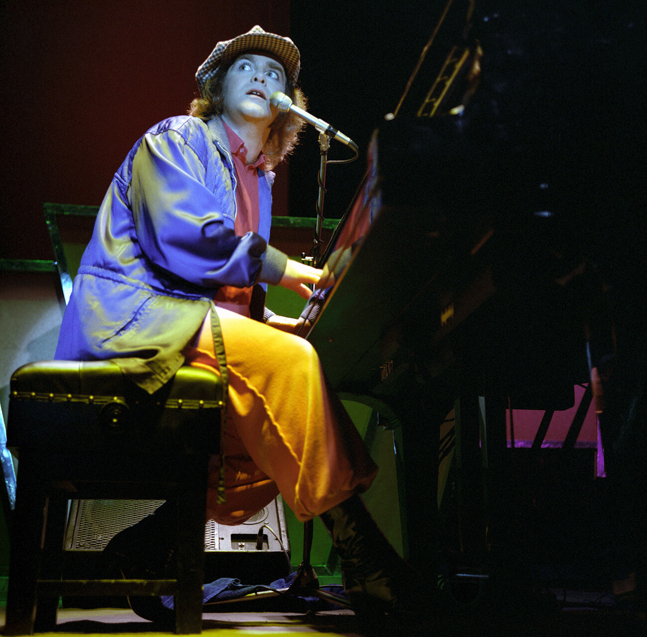Elton John performing at the Oktyabrsky Grand Concert Hall in Leningrad.