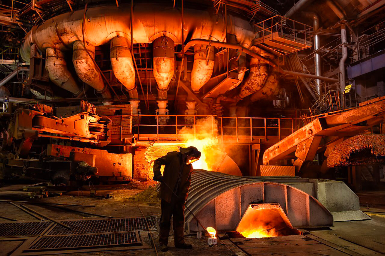 Active blast furnaces and splashes of burning metal 