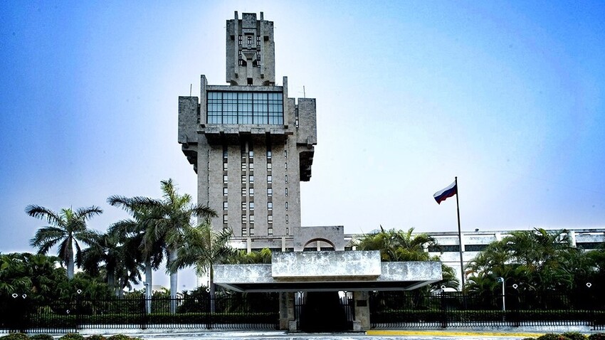 Edificio de la Embajada de Rusia en La Habana.