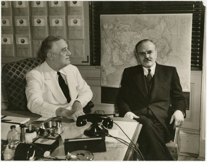 Mólotov junto al presidente Roosevelt.