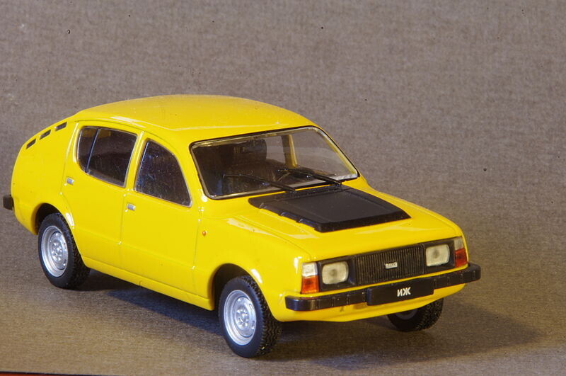 Modelo em miniatura de um IZh-13.
