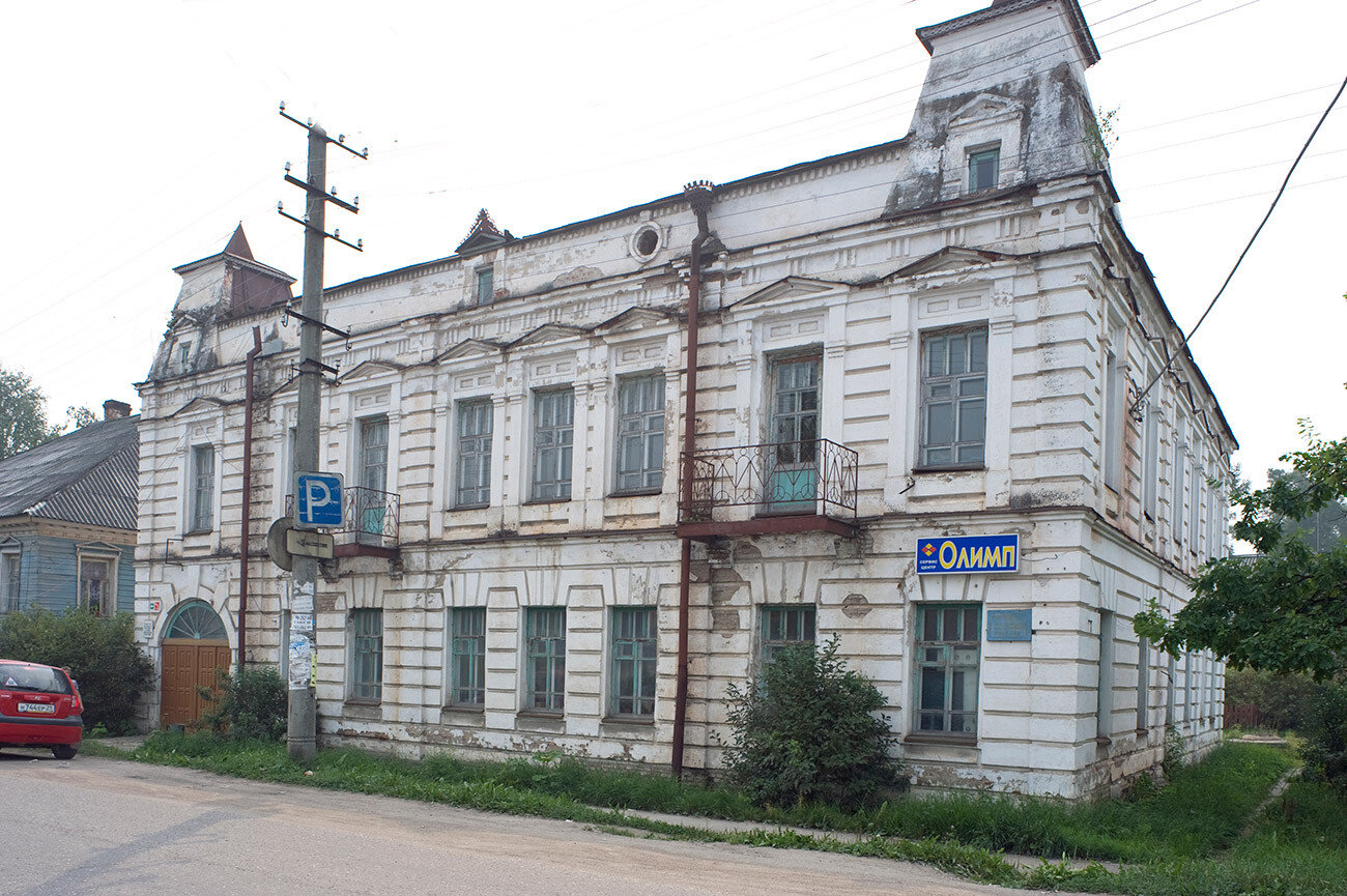 Casa de Alexéi Ushakov (finales del siglo XIX), calle Leningrado 11. 9 de agosto de 2010