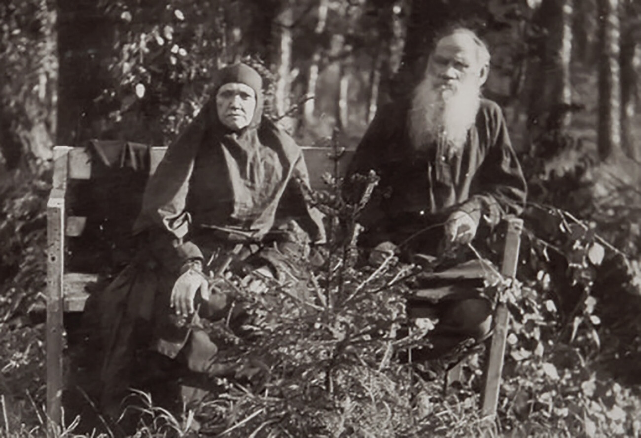 Léon Tolstoï et sa sœur Maria au monastère de Chamordino