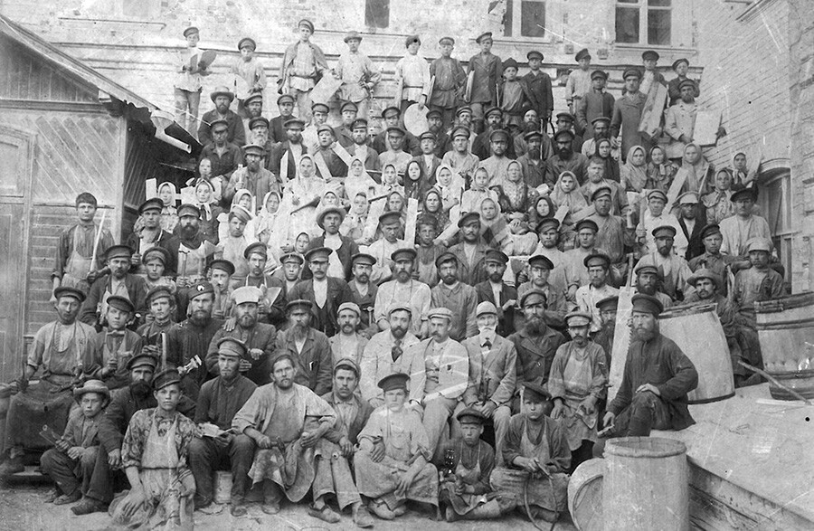 Employees of Glukhoozersky Cement Plant. 