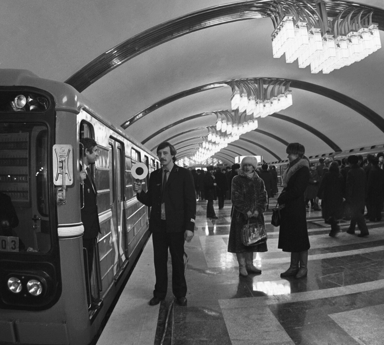 Kuybyshev metro was opened on December 26, 1987. At the 'Pobeda' station