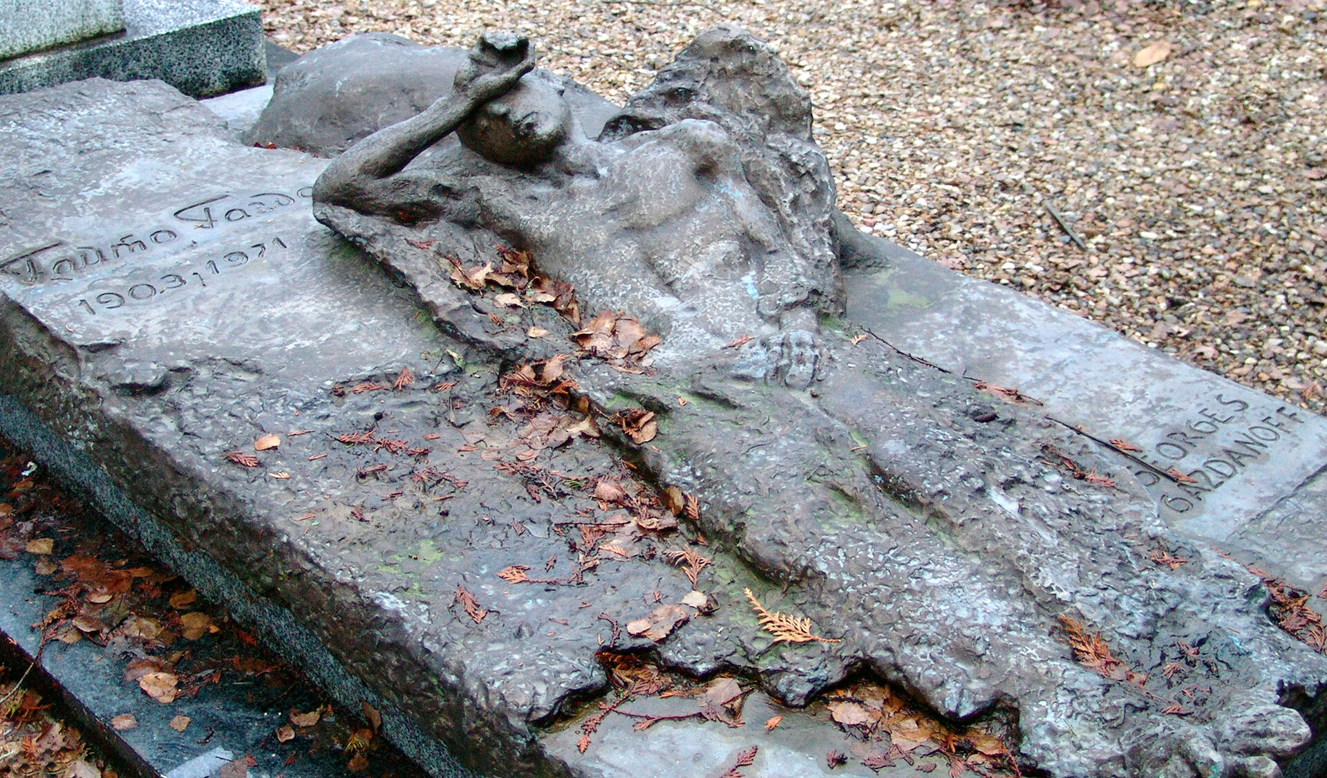 Tumba de Gaito Gazdánov en el cementerio ruso de Sainte Geneviève des bois, cerca de París.