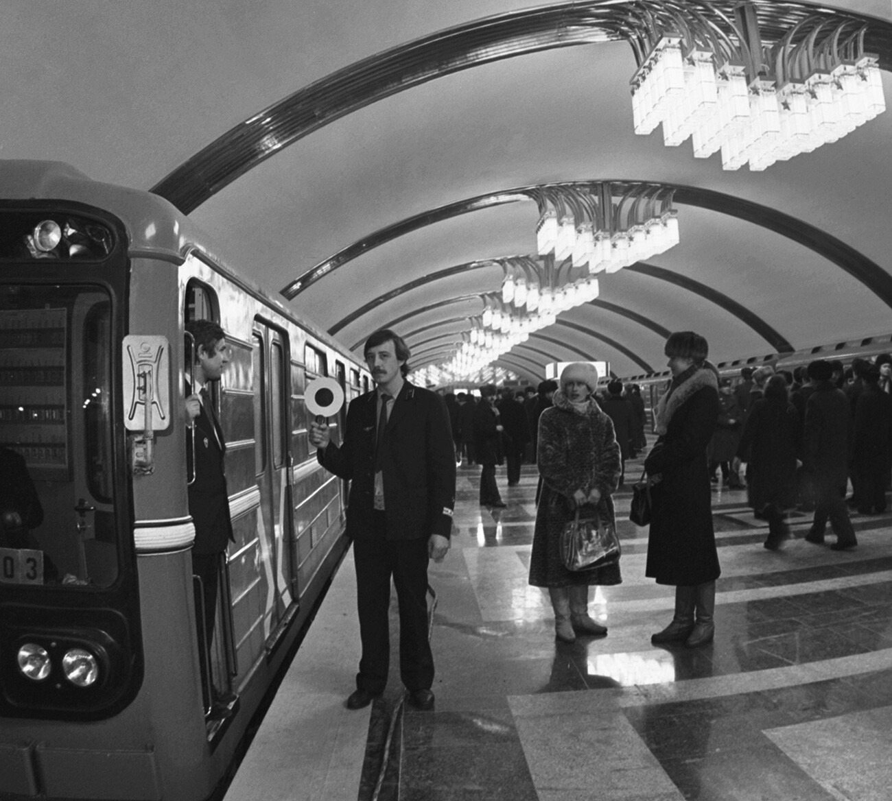 Le métro de la ville a été inauguré le 26 décembre 1987. Sur la photo : station Pobeda