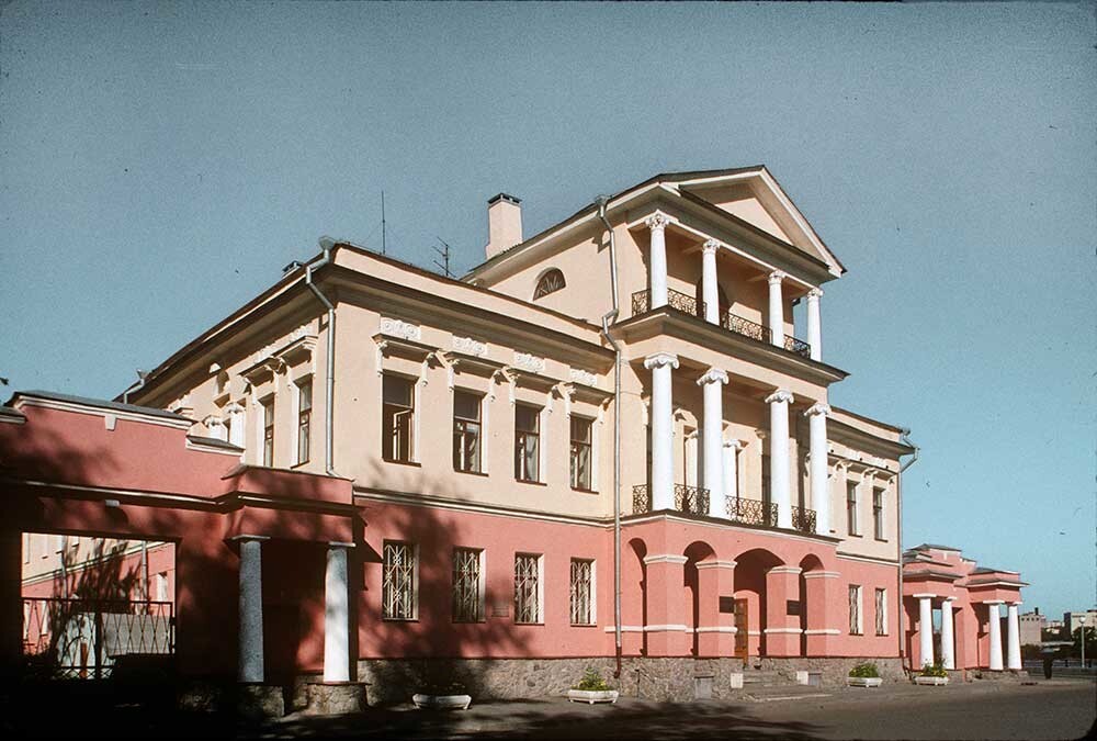 Residencia del Director de Minas de los Urales. 28 de agosto de 1999.