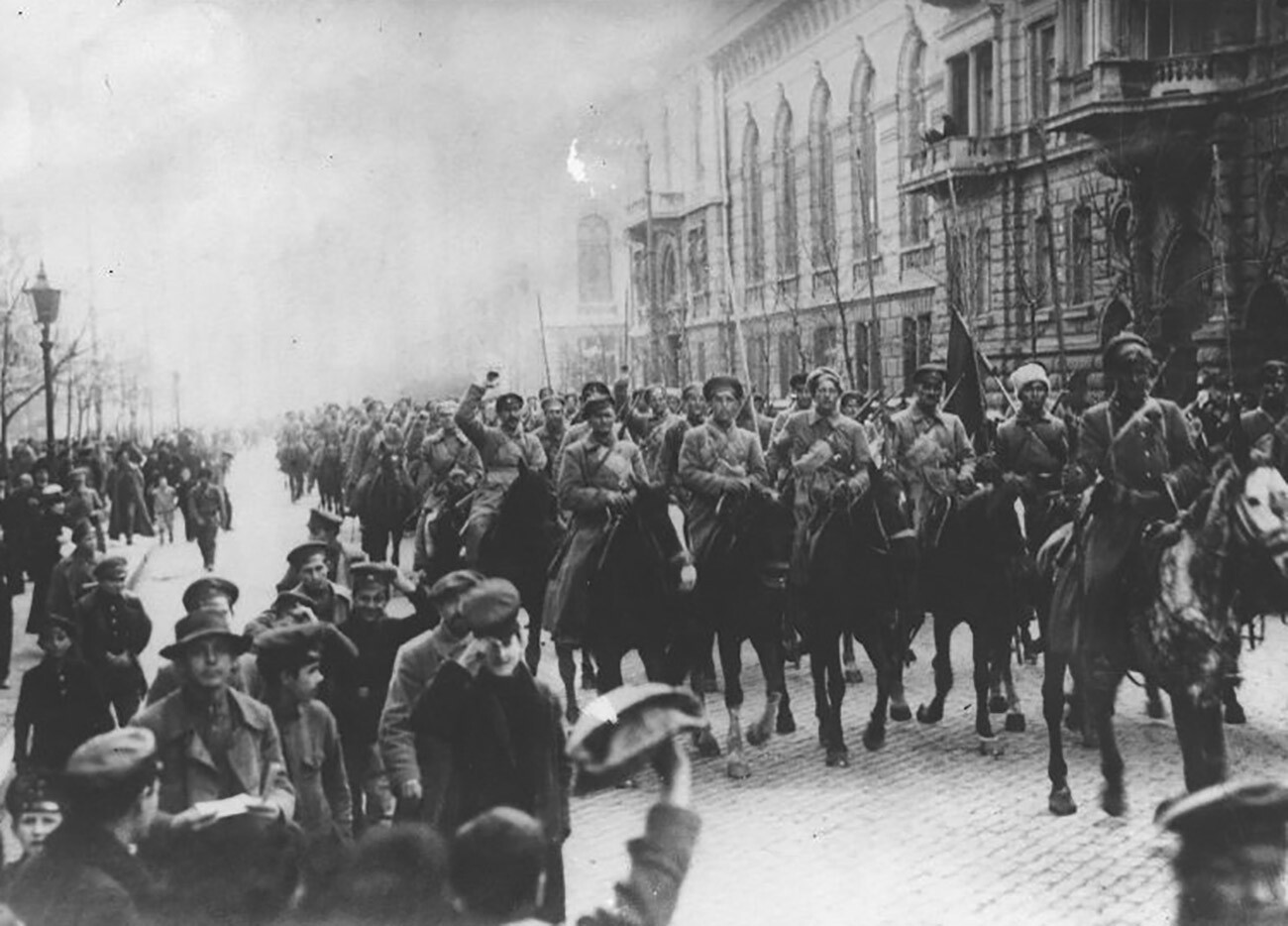 Kotovski's partisan units enter Odessa.