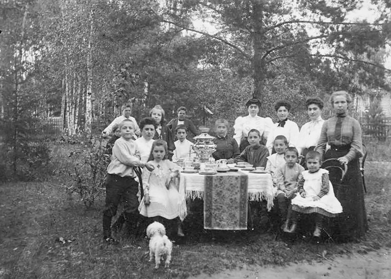 Tomando un té en la dacha.