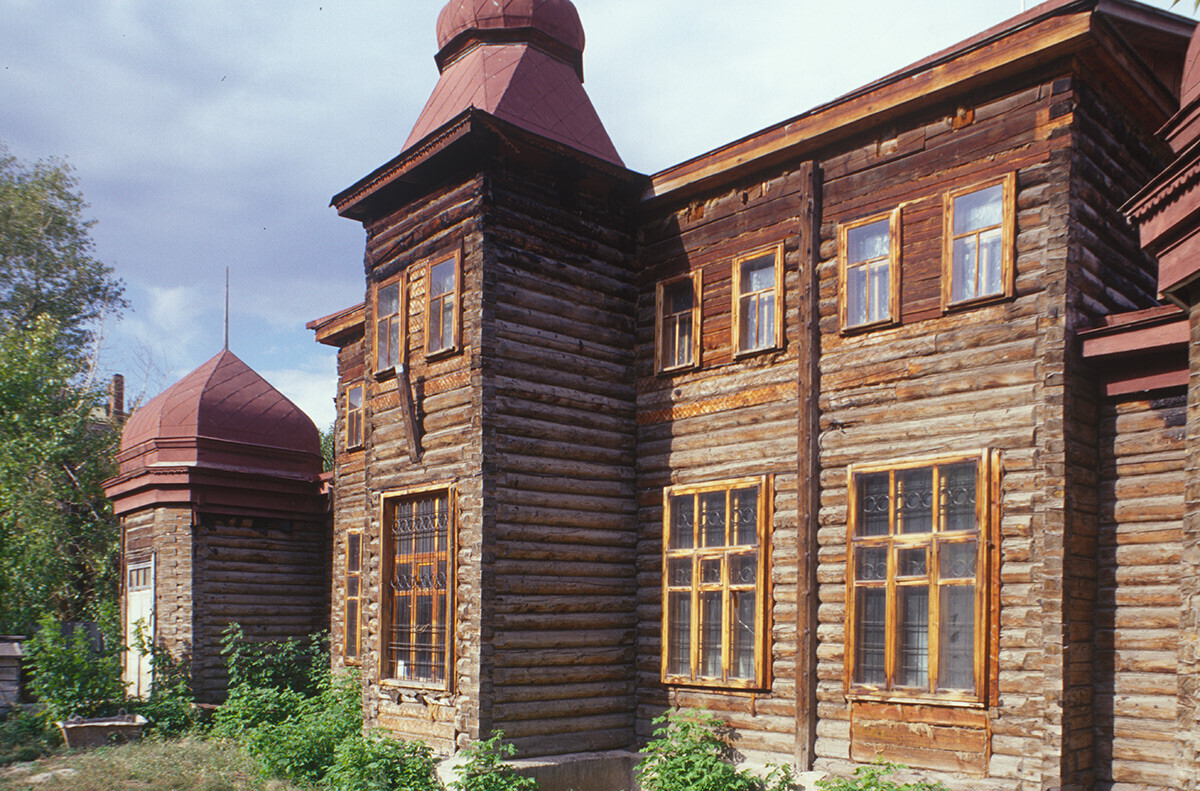 Omsk. Département de Sibérie occidentale de la Société de géographie de l’Empire russe. Photographie prise par William Brumfield le 15 septembre 1999