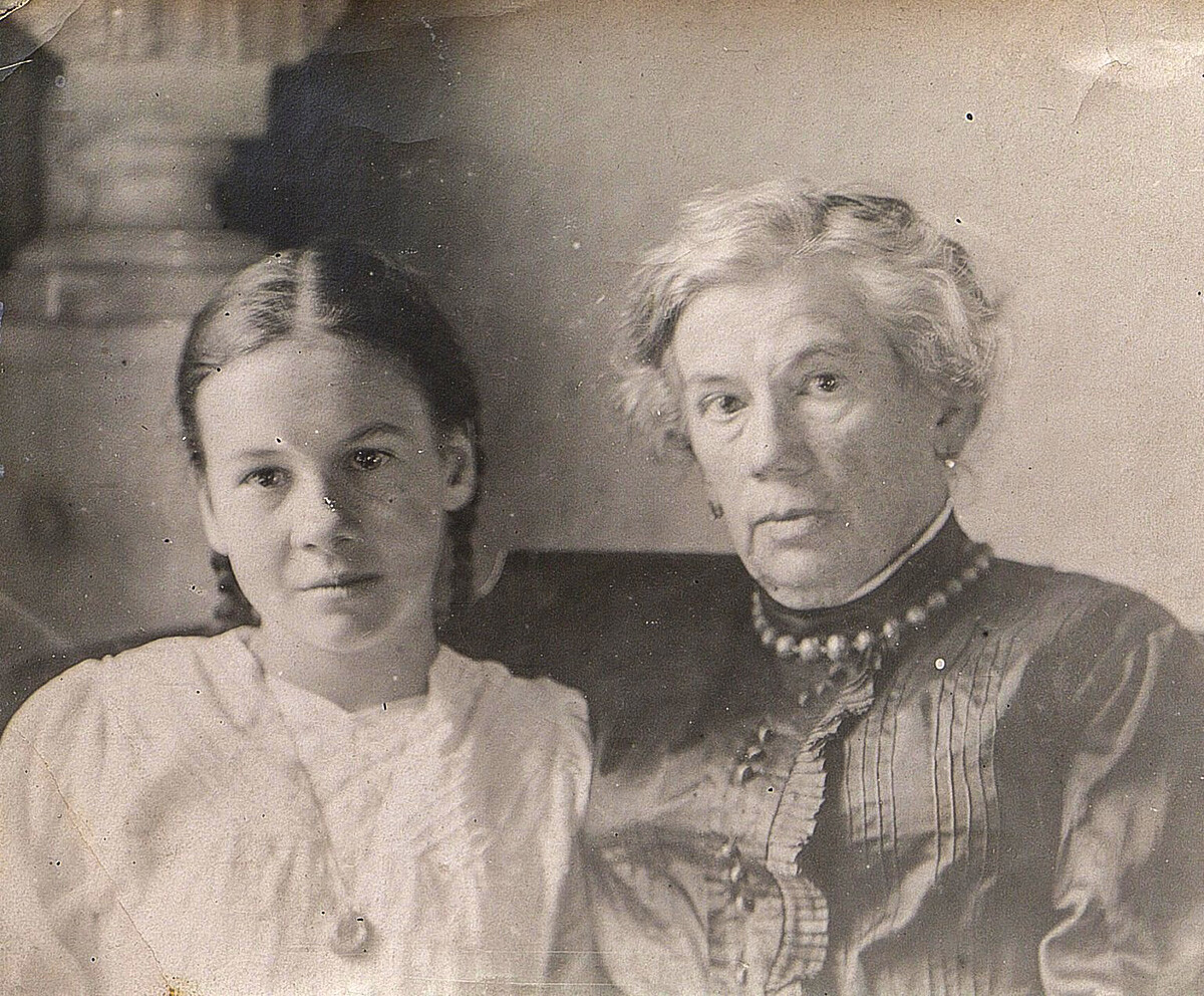 Tolstoy's daughter Tatyana (right) and her daughter Tatyana