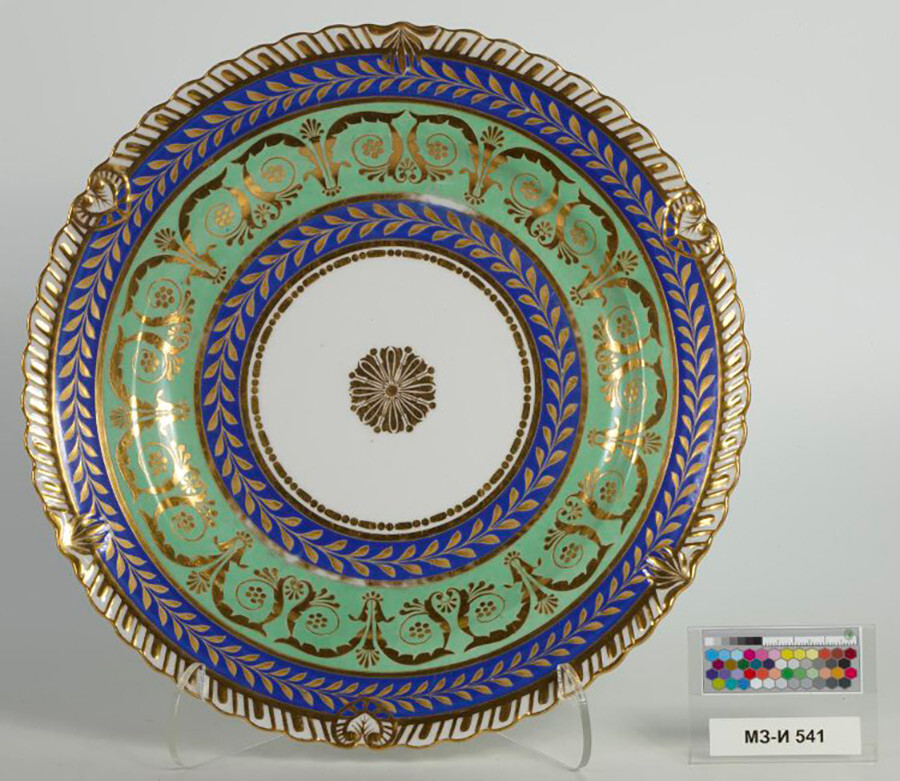 A plate from the ‘Golden’ set 