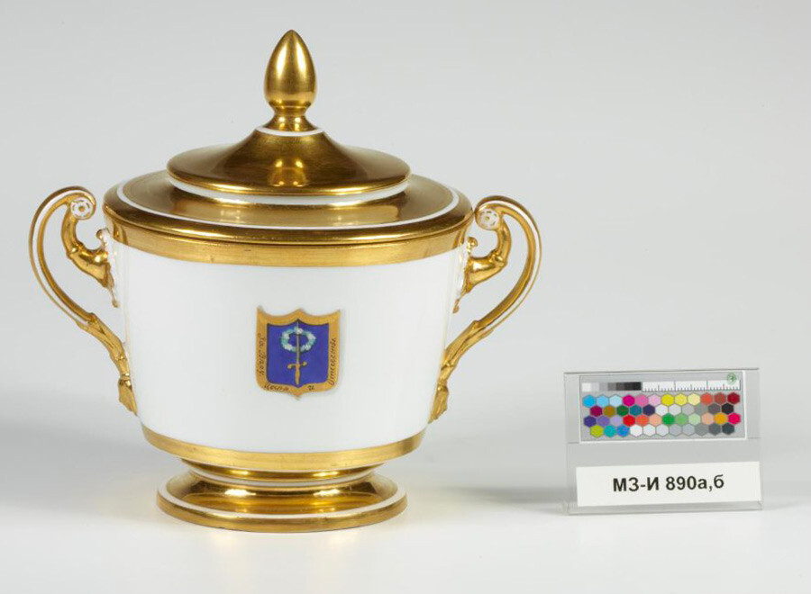 Sugar bowl with lid from ‘His Majesty Own Service’ from the ‘Cottage’ Palace