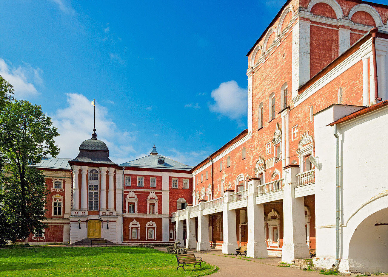 Residência do bispo ortodoxo no Kremlin de Vologda.