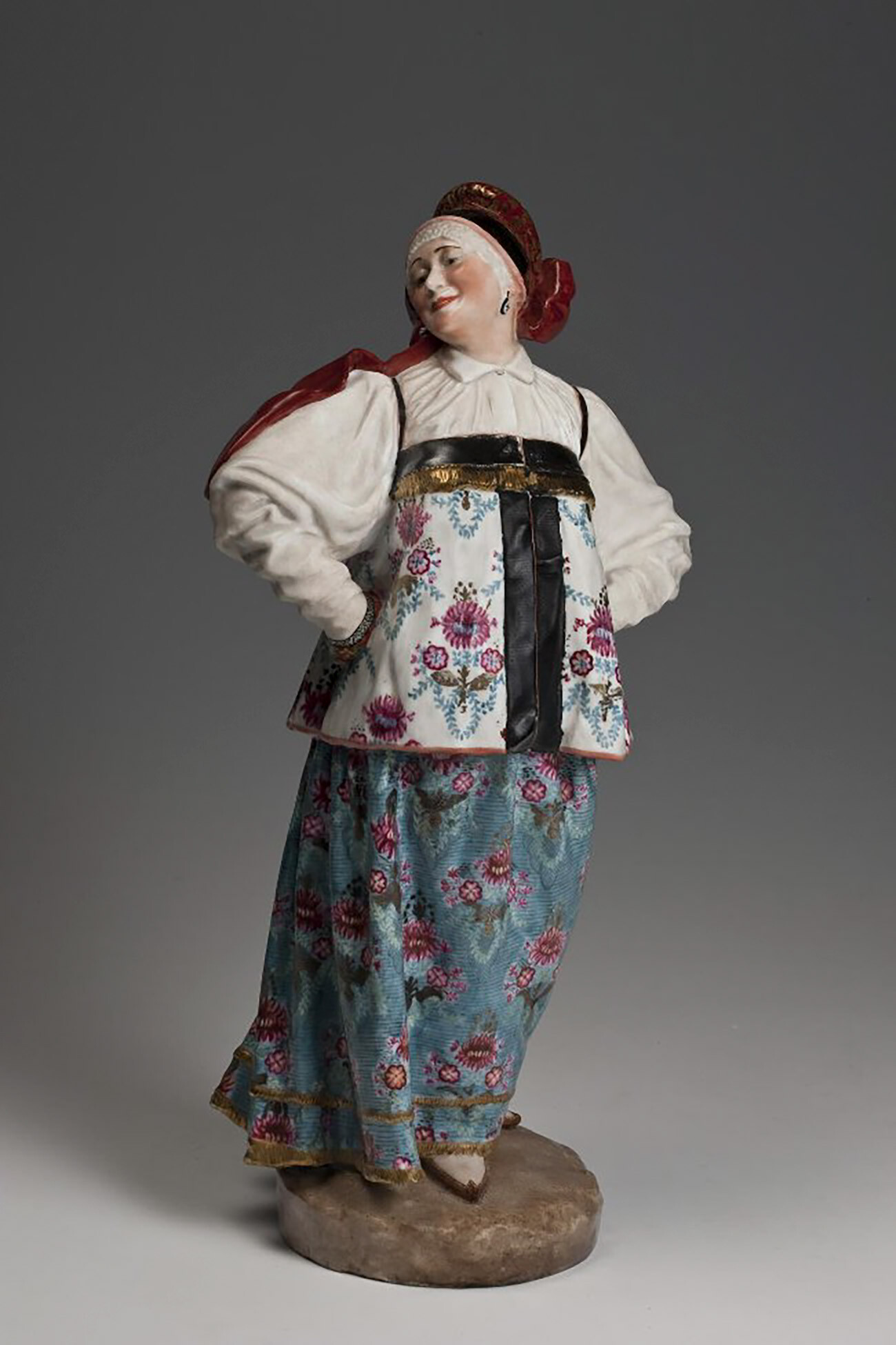 En images: ces figurines de porcelaine représentant les peuples de Russie tsariste