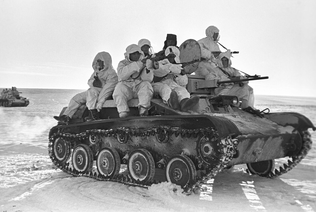 Soviet paratroopers on a T-60 light tank attack on the Bryansk front.