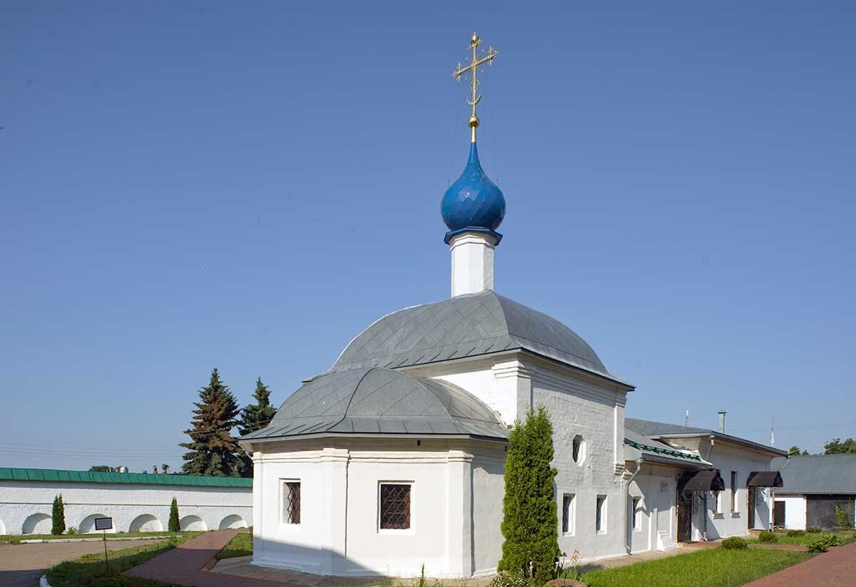 1.	Monastère Saint-Théodore. Église de l’icône de Notre-Dame de Kazan, façade nord-est. Photographie de William Brumfield. 7 juin 2019.