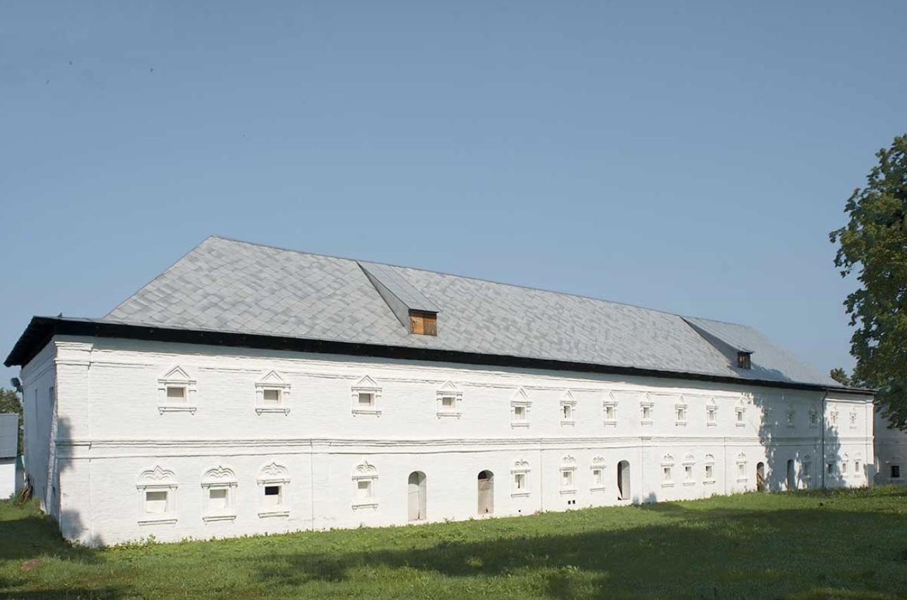 Monastère Saint-Théodore. Nouveau cloître, façade sud-est. Photographie de William Brumfield. 7 juin 2019.