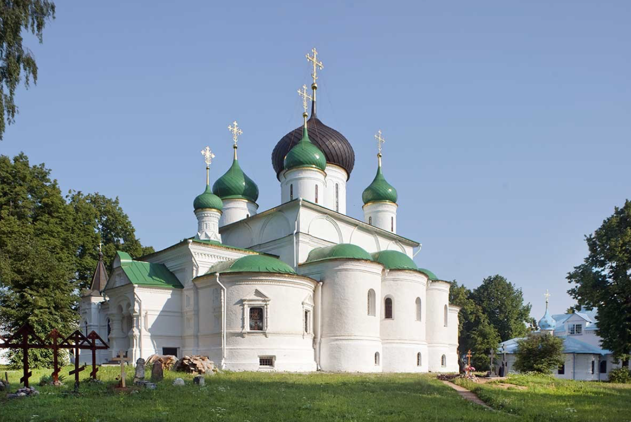 Monastère Saint-Théodore. Chapelle Saint-Séraphin-de-Sarov attenante à l’église Saint-Théodore-le-Stratilate. Façade sud-est. Photographie de William Brumfield. 7 juin 2019.