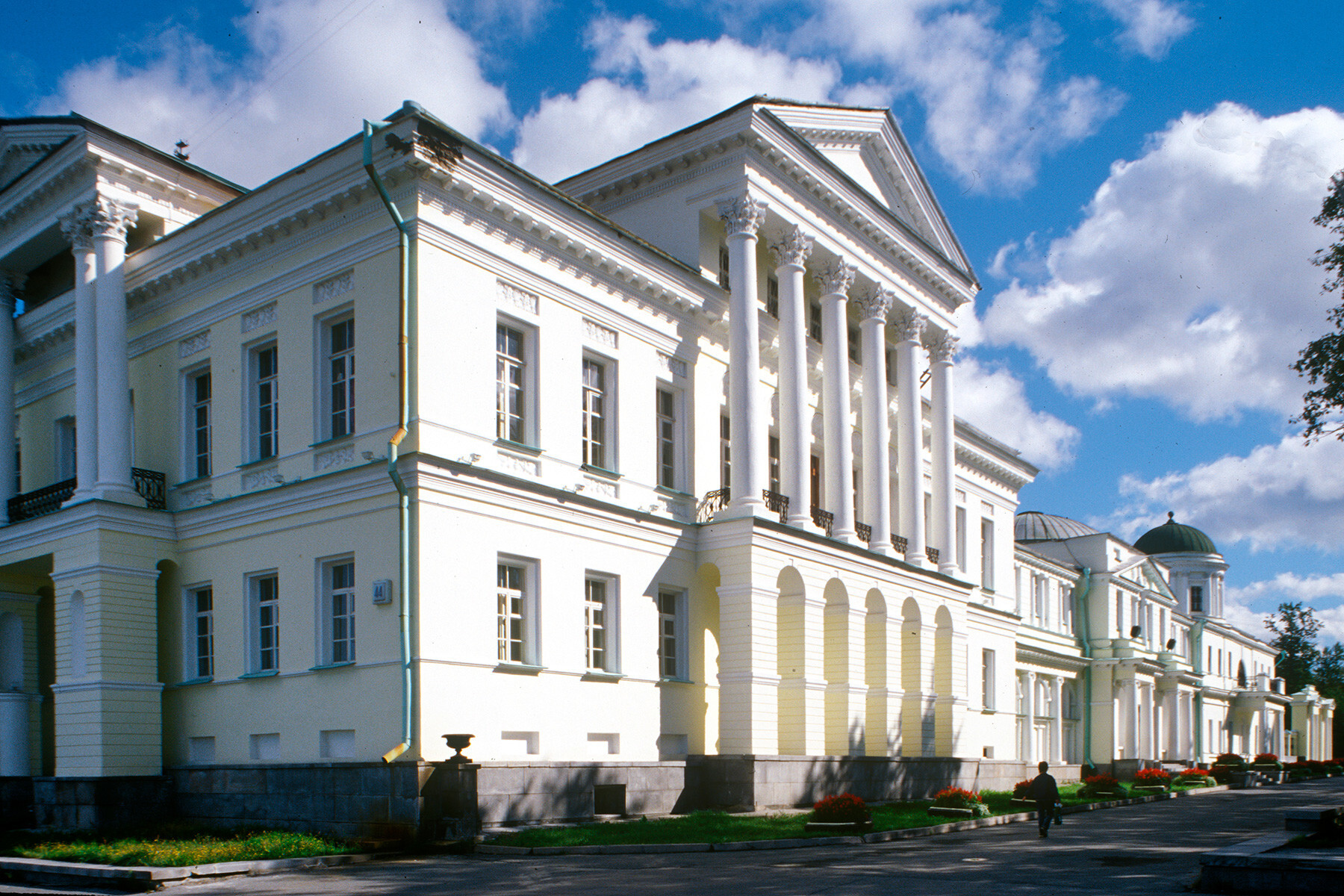 Palais Kharitonov, façade principale. 26 août 1999