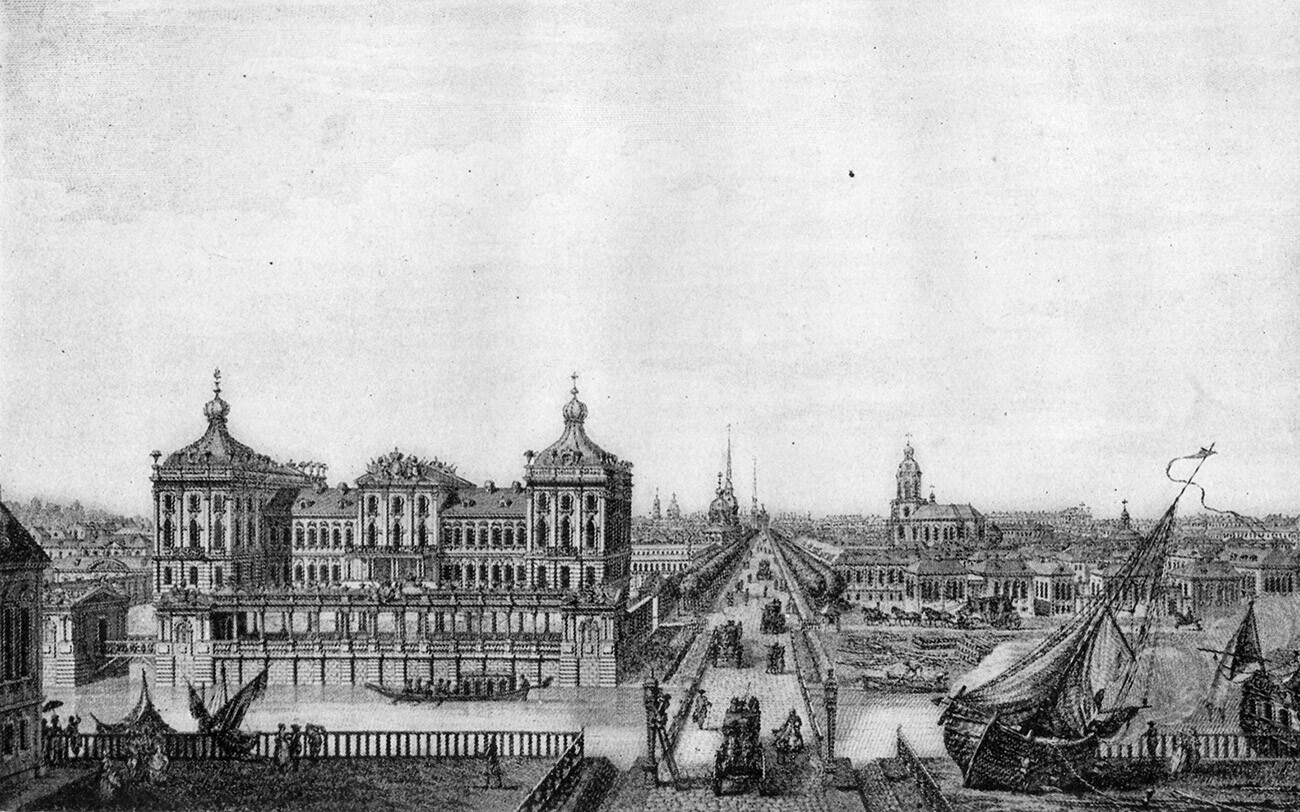 Palais du grand-duc Michel sur le quai du Palais à Saint-Pétersbourg