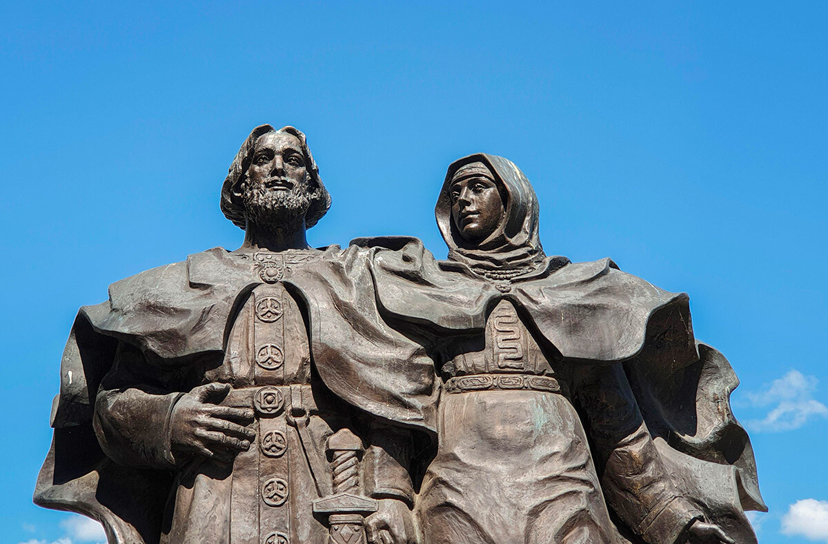 Rusia, Múrom, 4 de junio de 2023: Monumento a Pedro y Fevronia, Región de Vladímir, Convento de la Santísima Trinidad en Múrom. 